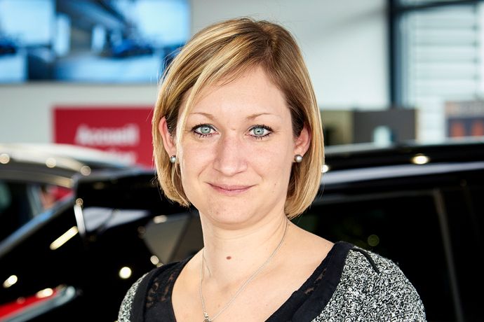 Julie, secrétaire véhicule neuf Nissan Carcassonne